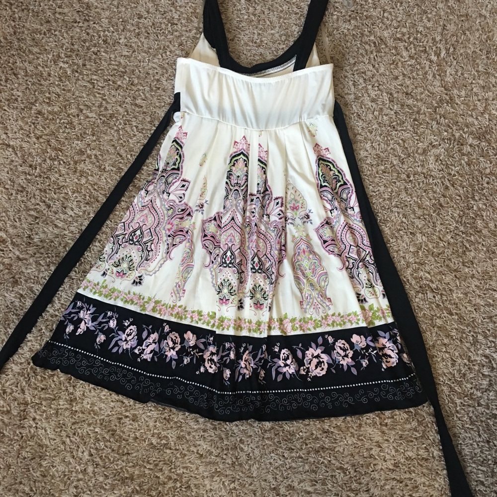 Trixxi Dress - Picture 9 of 16